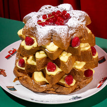 Carica l'immagine nel visualizzatore di Gallery, Pandoro farcito con Crema e Frutti di Bosco